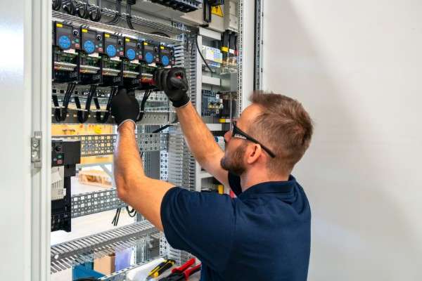 Power Company - Commercial Electrician - Port Elizabeth
